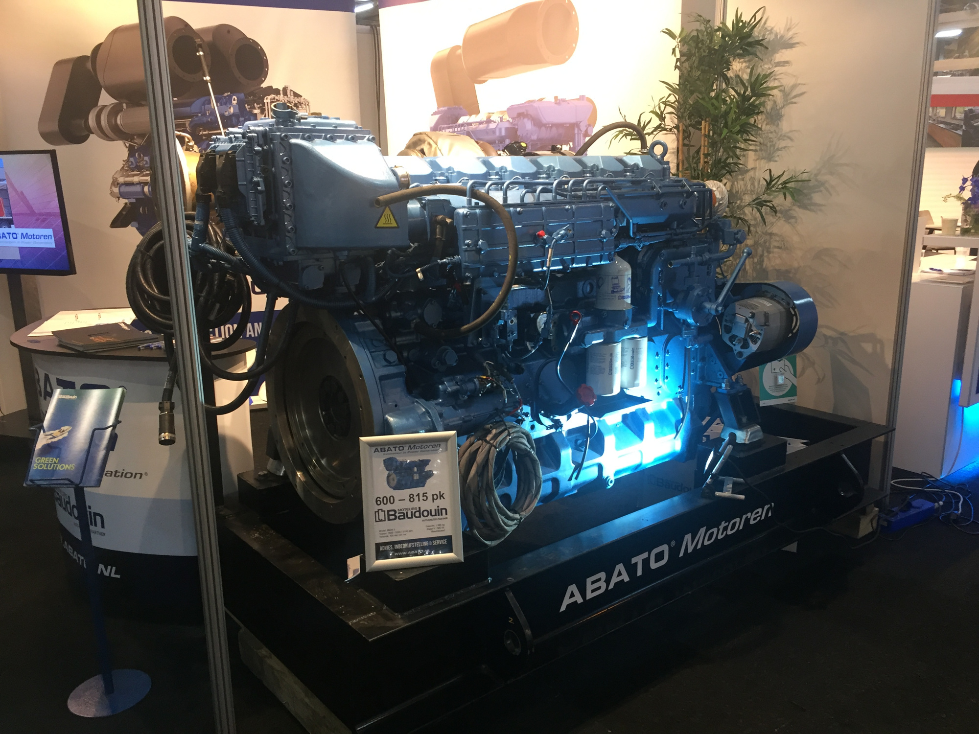 2023年Baudouin 6M26.3船用柴油引擎實拍；用於比較機型差異，不視為本文大型十字頭引擎的同型設備。