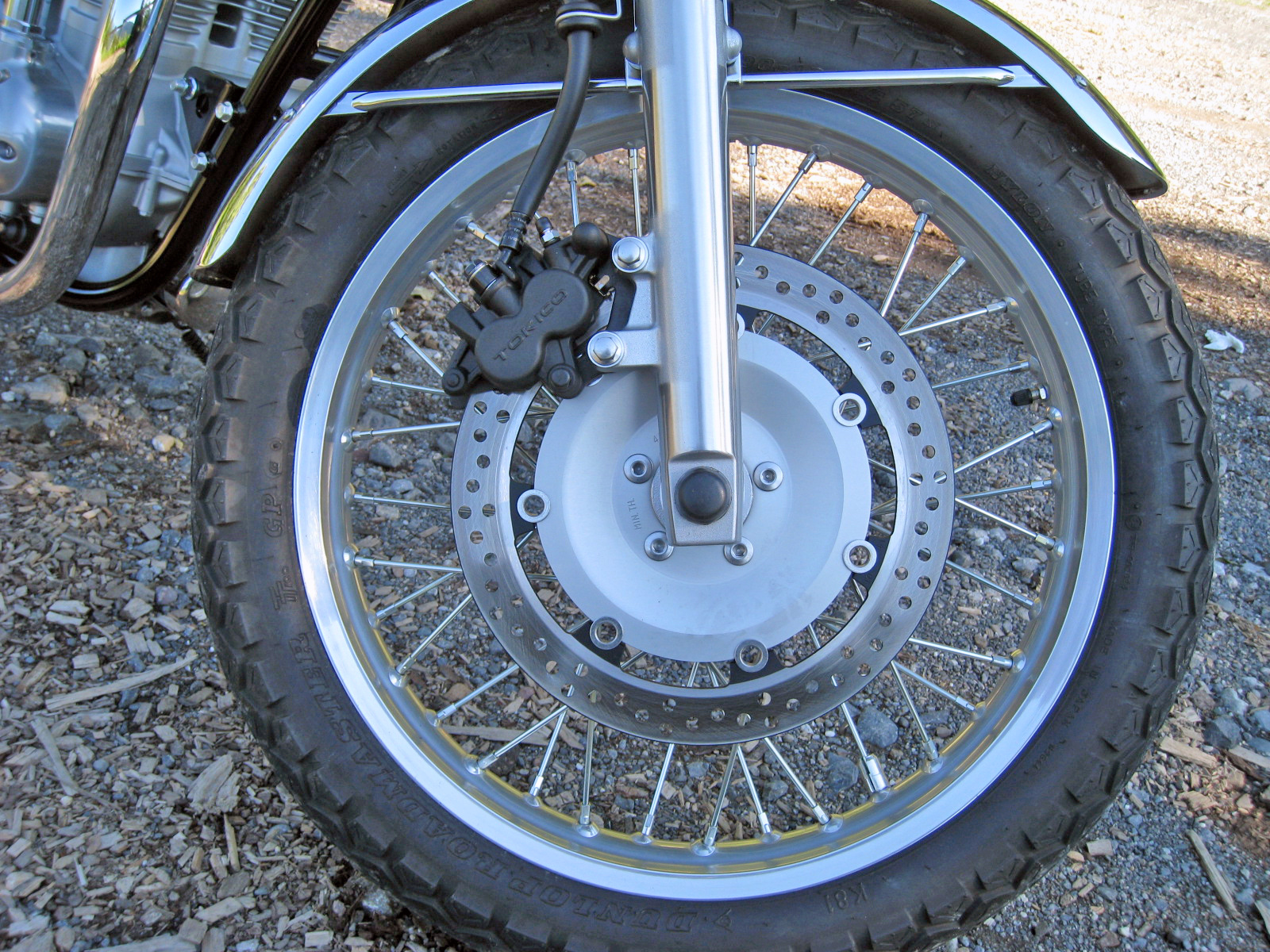 Kawasaki W800碟煞實拍，照片不代表本車測量結果或美督施工案例。